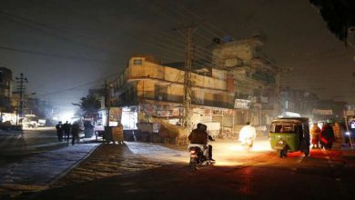 Massive blackout in Pakistan power breakdown in Karachi, Rawalpindi, Lahore, Islamabad, Multan | पाकिस्तान में बत्ती गुल, इस्लामाबाद लाहौर कराची जैसे दर्जनभर शहरों में छाया अंधेरा