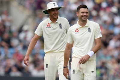 ब्रॉड और एंडरसन को इंग्लैंड टेस्ट टीम में शामिल न करने से खुश हूं: वॉन