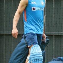 टी20 विश्व कप : कोहली को इंग्लैंड के खिलाफ सेमीफाइनल से पहले नेट्स में हर्षल की गेंद पर लगी चोट