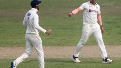 उमेश यादव और अश्विन ने चार-चार विकेट लेकर बांग्लादेश को 227 पर समेटा